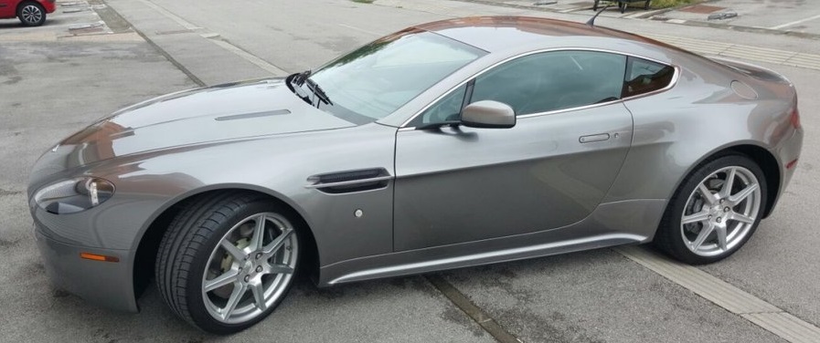 Zgrabite jedini Aston Martin na Njuškalu