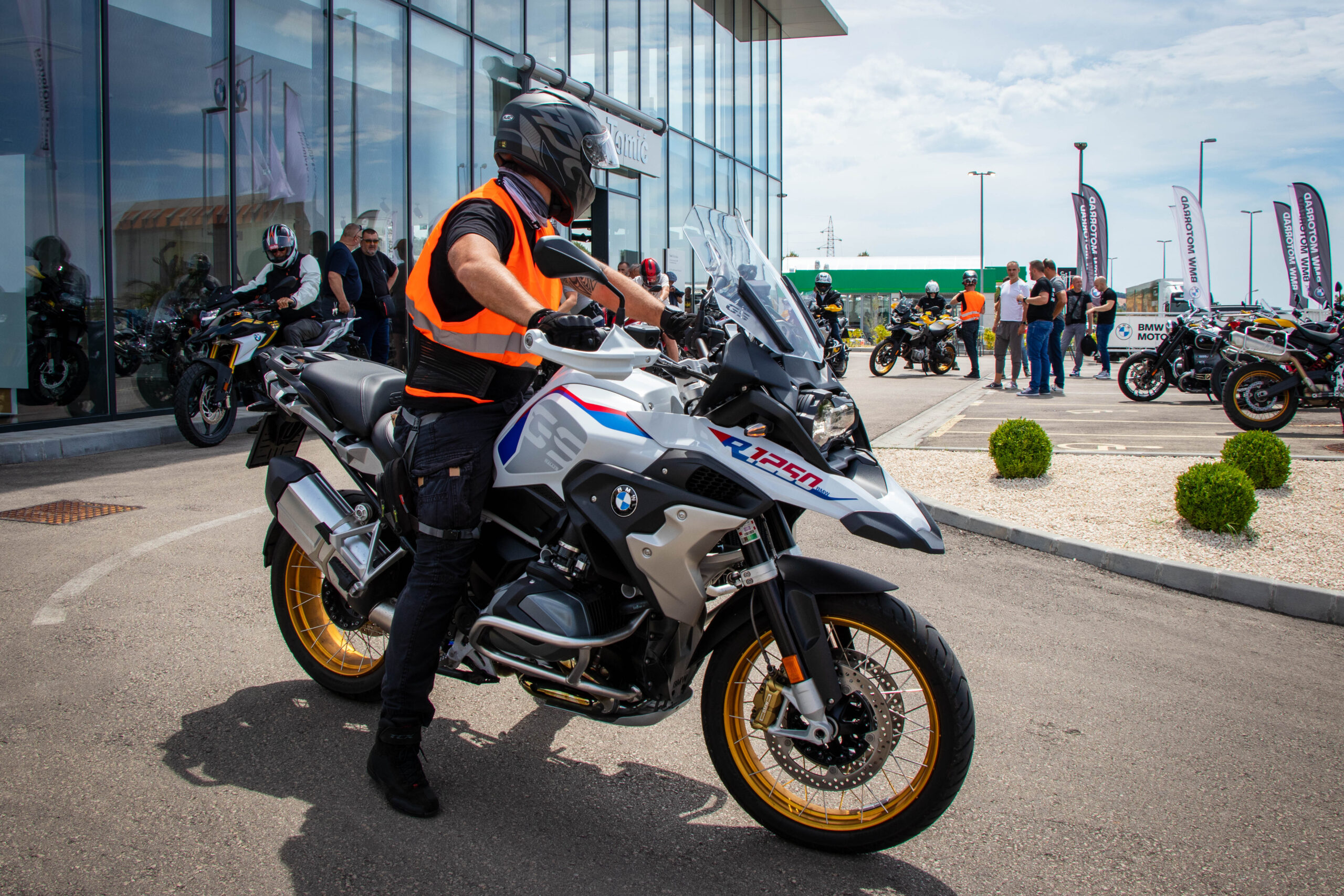 Adrenalinski spektakl u Zadru:  Održan prvi BMW motorrad roadshow